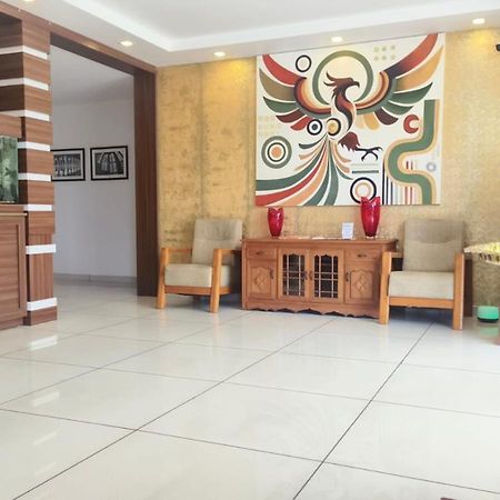 Phoenix Holidays Kochi Extérieur photo