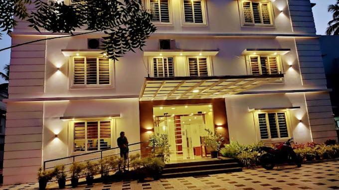 Phoenix Holidays Kochi Extérieur photo