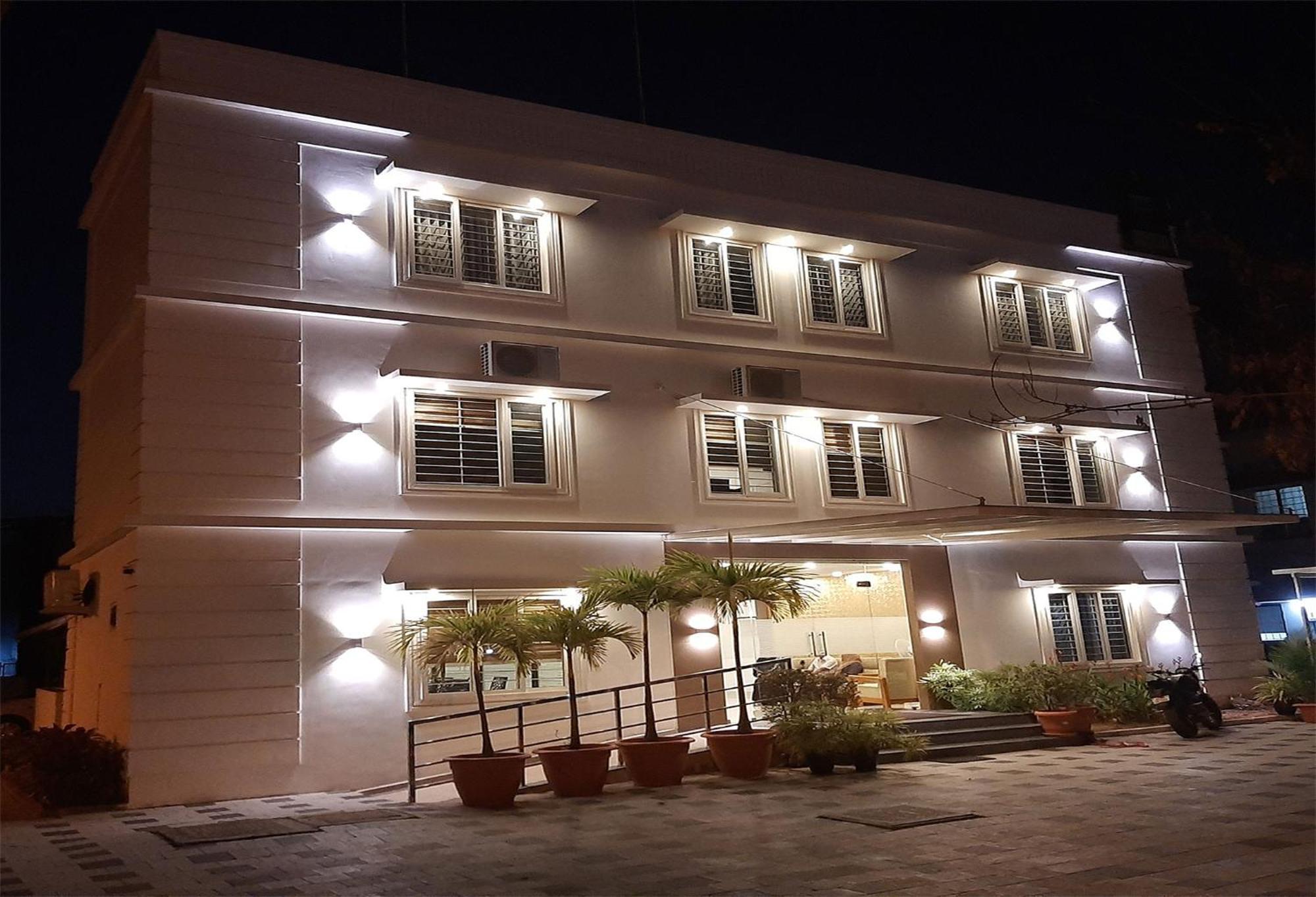 Phoenix Holidays Kochi Extérieur photo