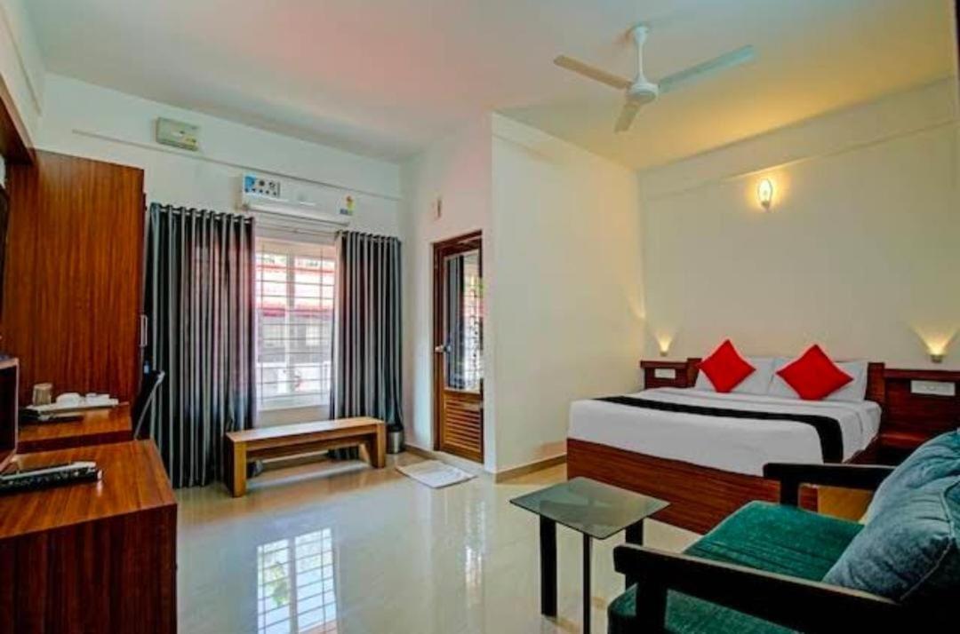Phoenix Holidays Kochi Extérieur photo