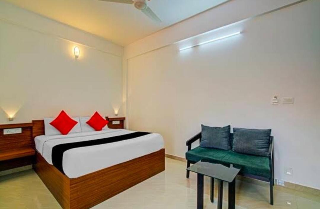 Phoenix Holidays Kochi Extérieur photo