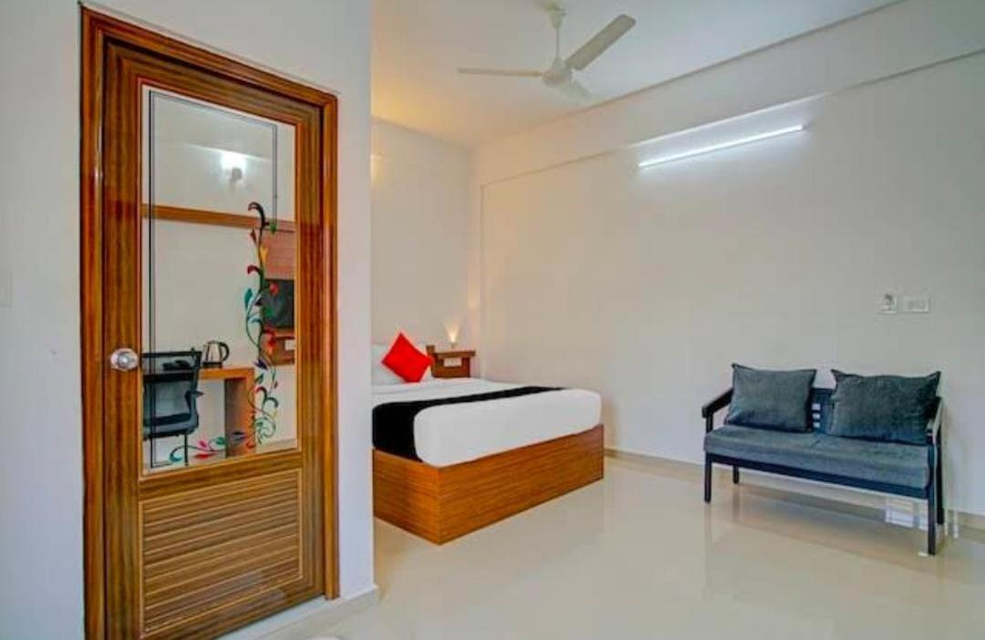 Phoenix Holidays Kochi Extérieur photo