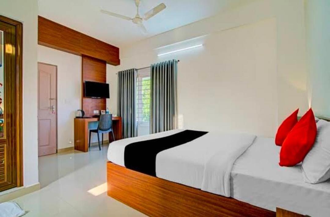 Phoenix Holidays Kochi Extérieur photo