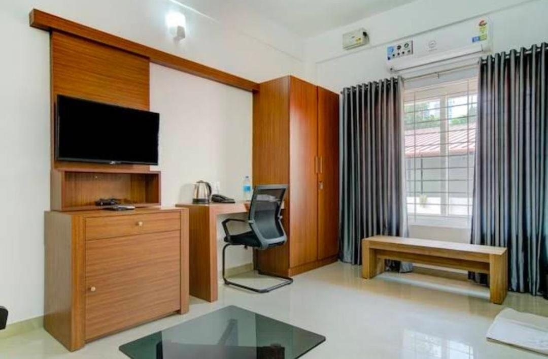 Phoenix Holidays Kochi Extérieur photo