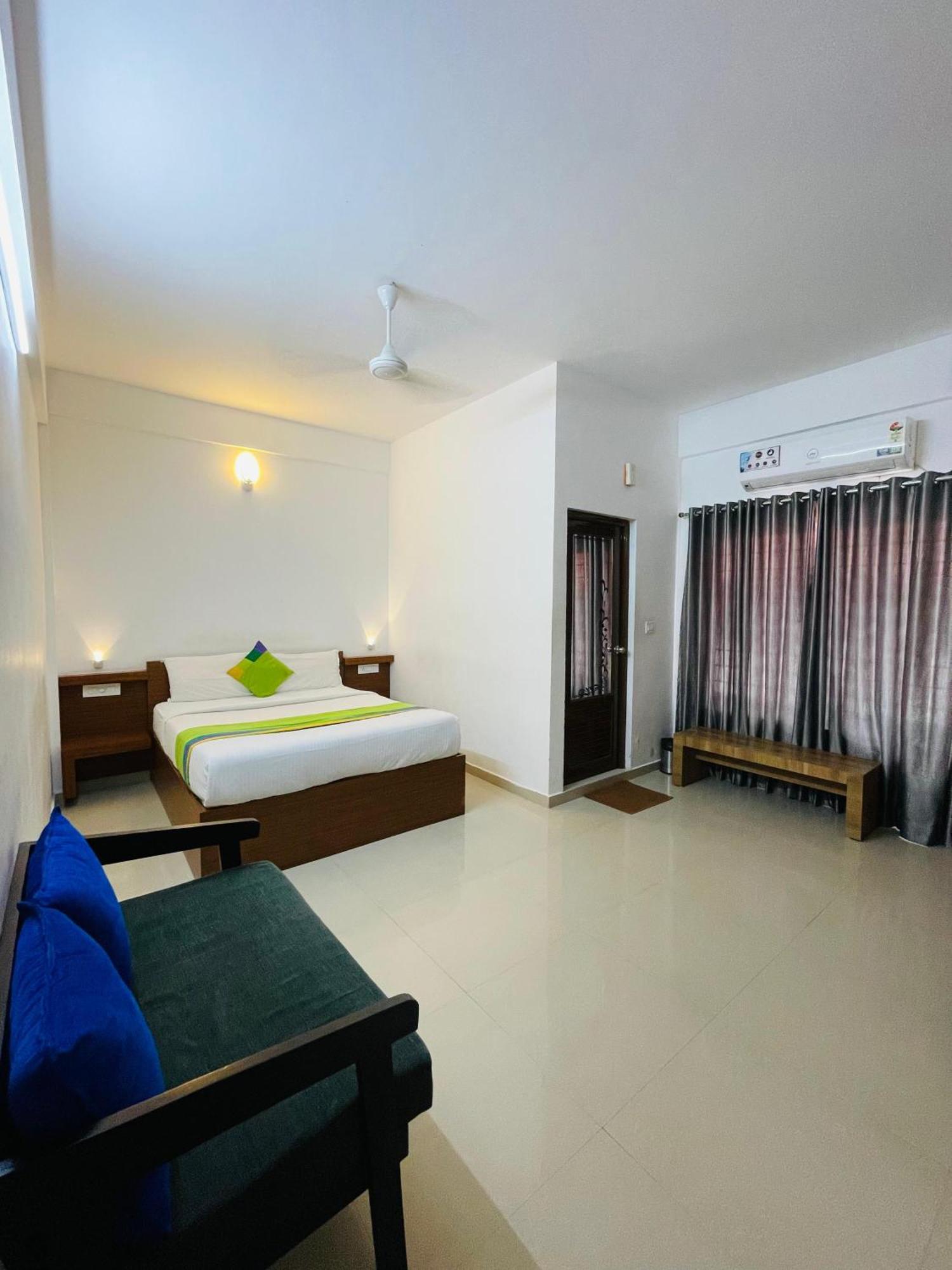 Phoenix Holidays Kochi Extérieur photo