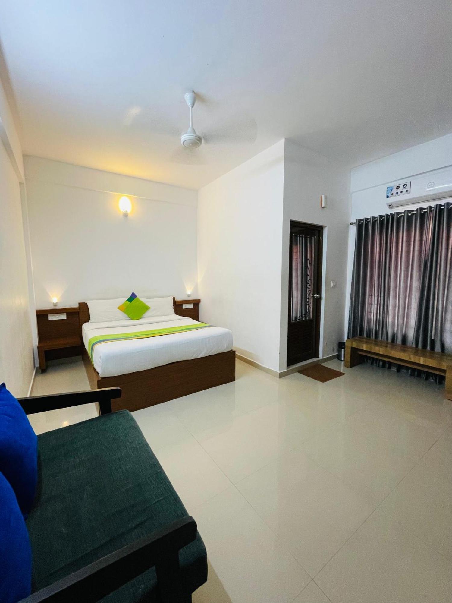 Phoenix Holidays Kochi Extérieur photo