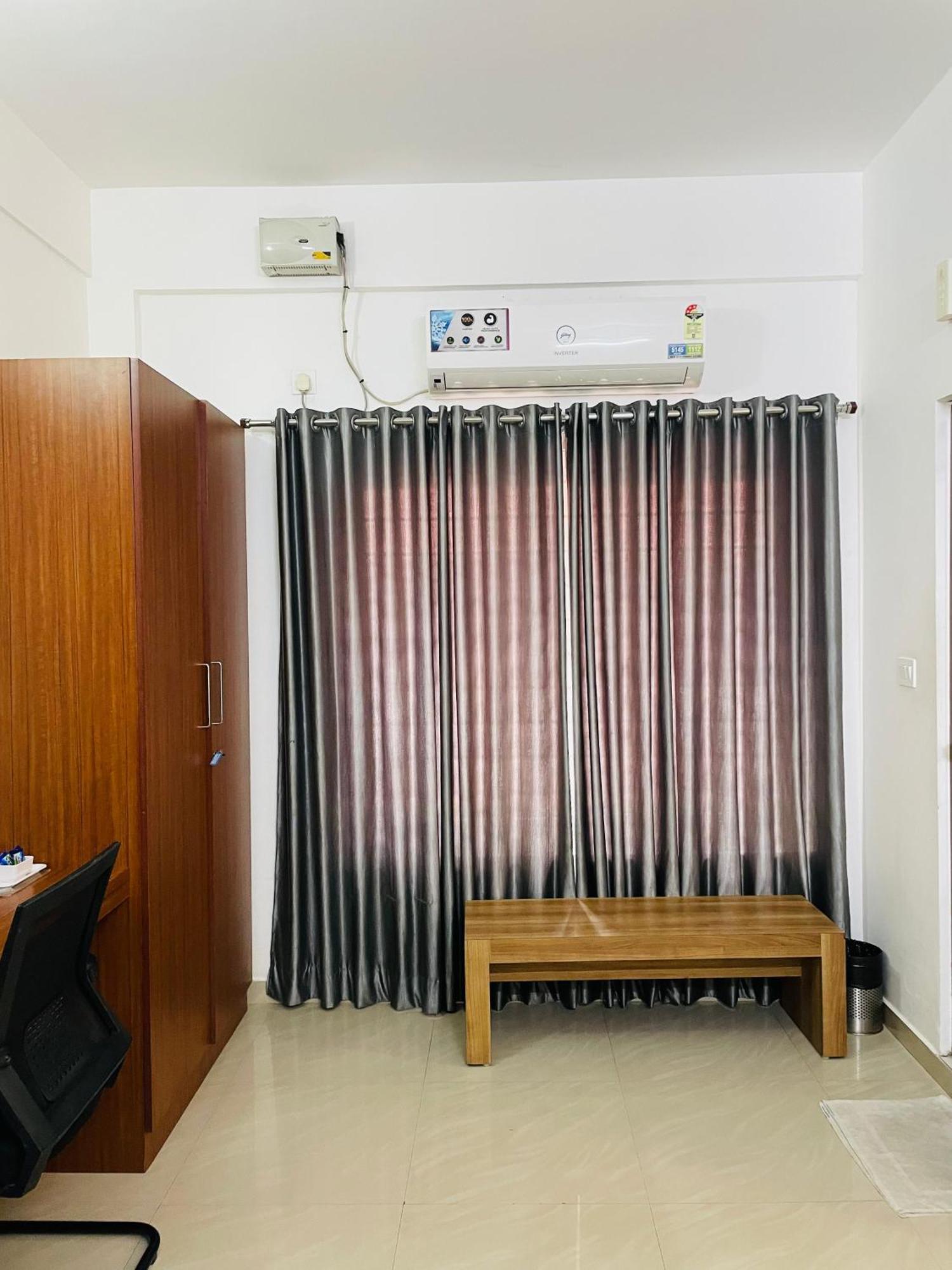 Phoenix Holidays Kochi Extérieur photo