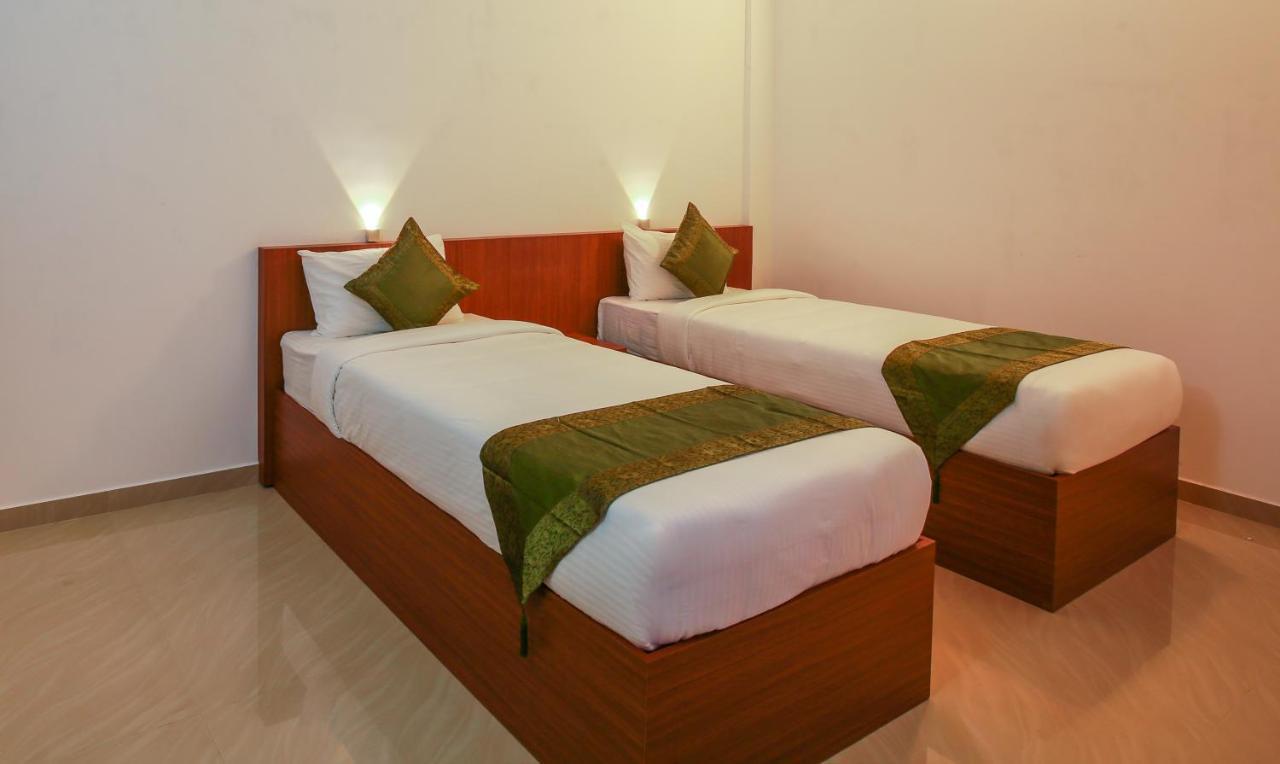 Phoenix Holidays Kochi Extérieur photo