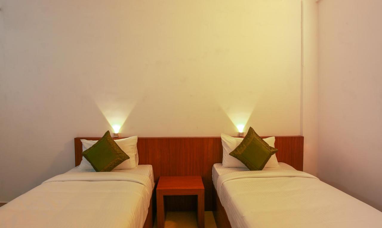 Phoenix Holidays Kochi Extérieur photo