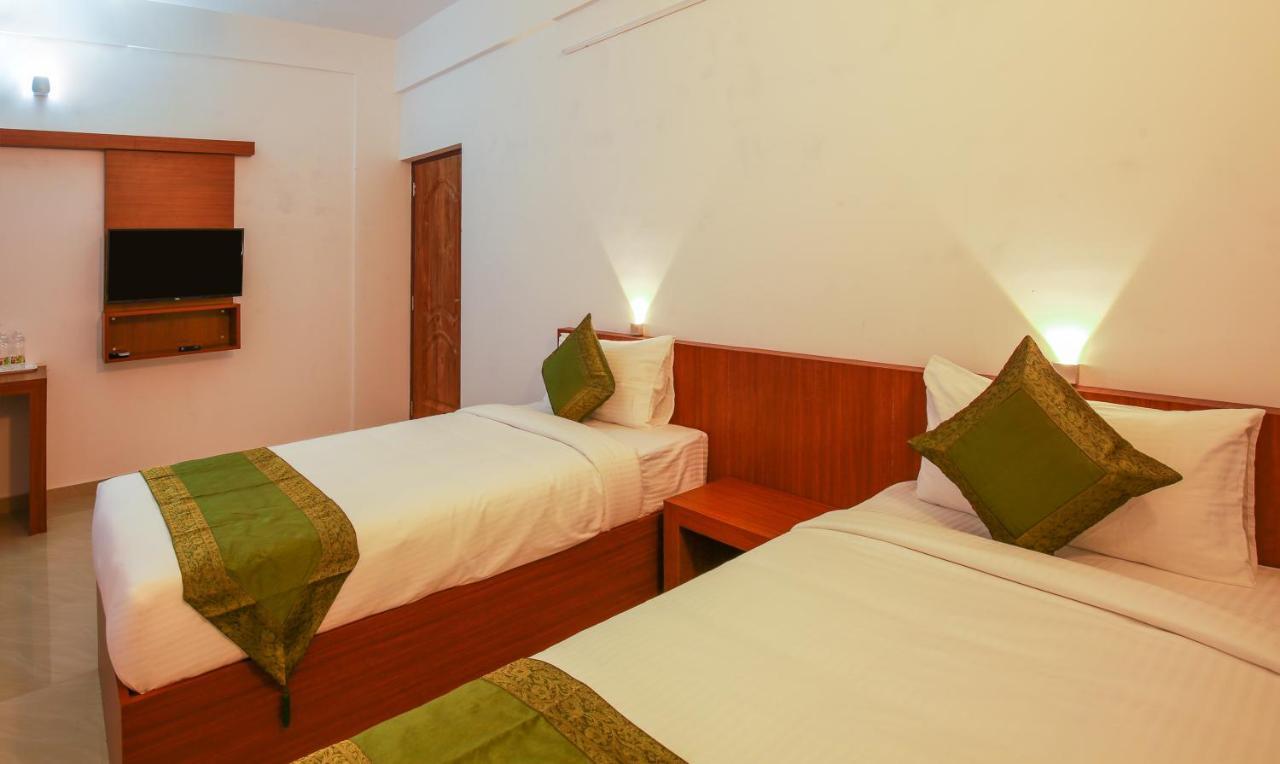 Phoenix Holidays Kochi Extérieur photo