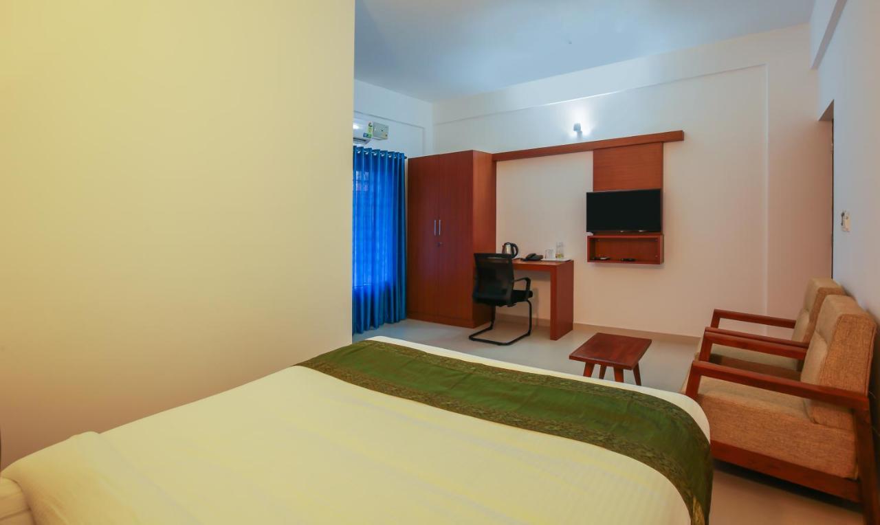 Phoenix Holidays Kochi Extérieur photo