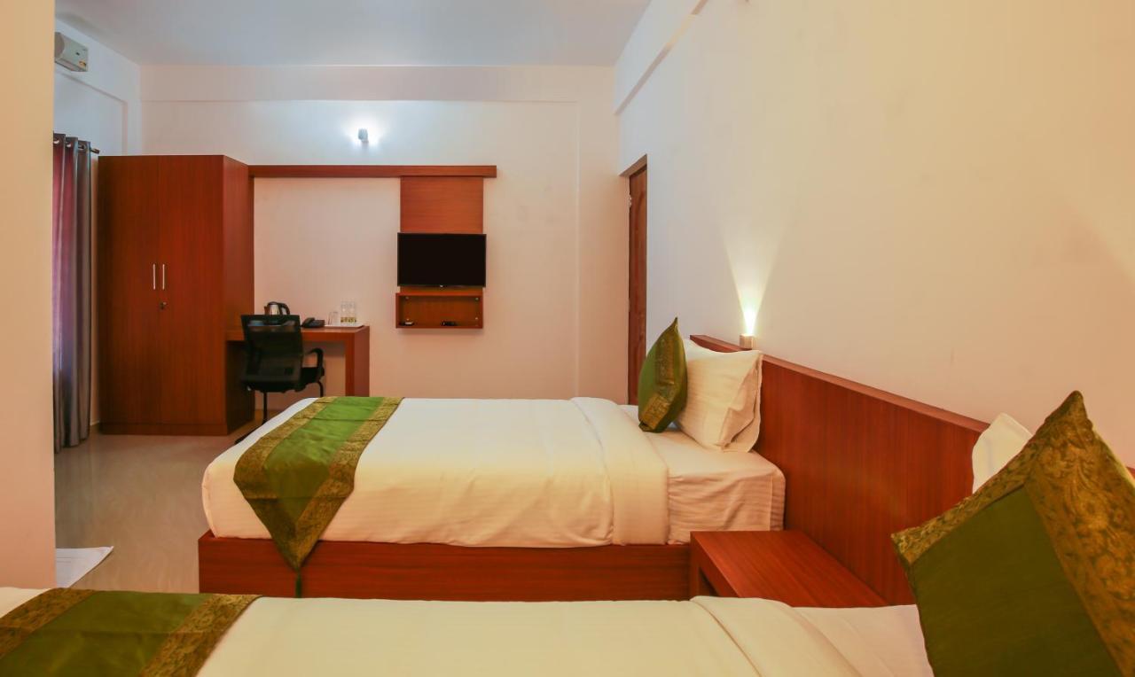Phoenix Holidays Kochi Extérieur photo